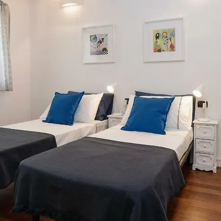 Large In Center Apartment *